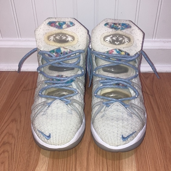 MEN'S Nike LeBron 18 Play for the Future - Picture 2 of 5